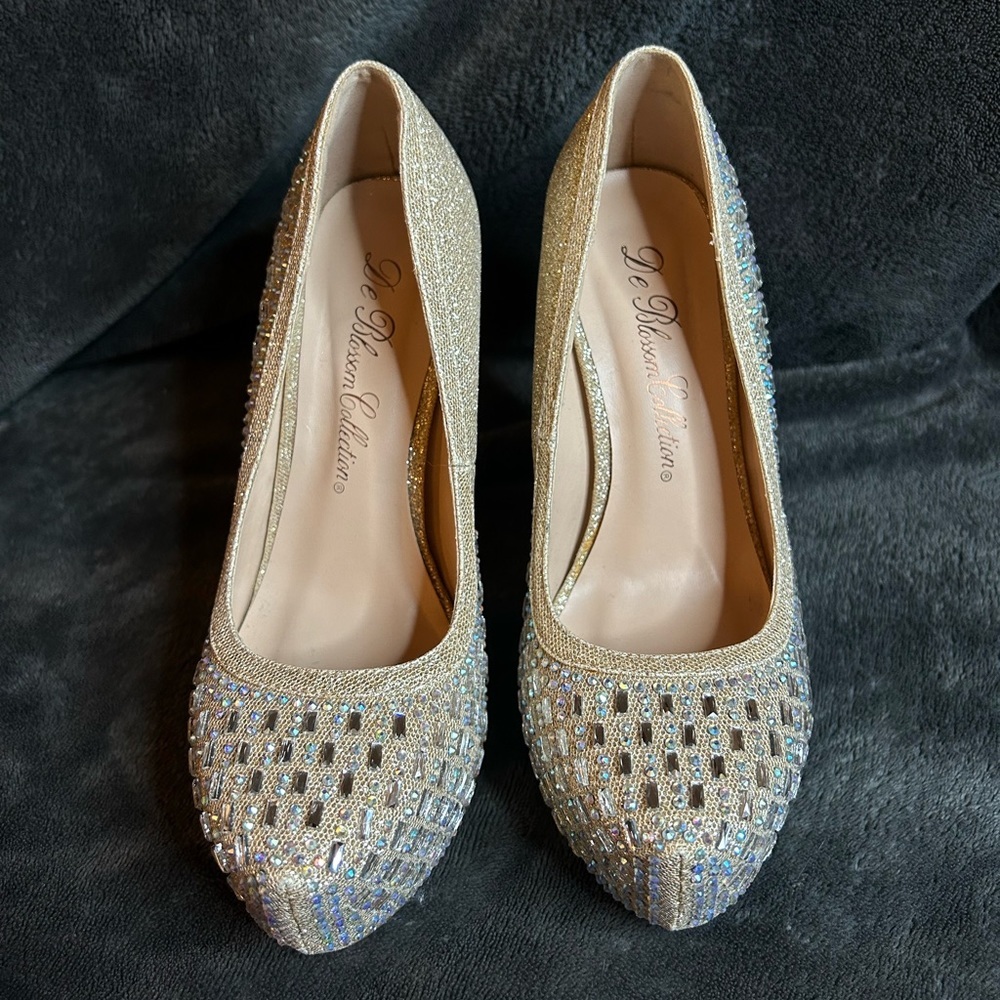 De Blossom Collection Size 7.5 Tan/Silver Rhinestone Pumps 5in heel - Picture 3 of 7